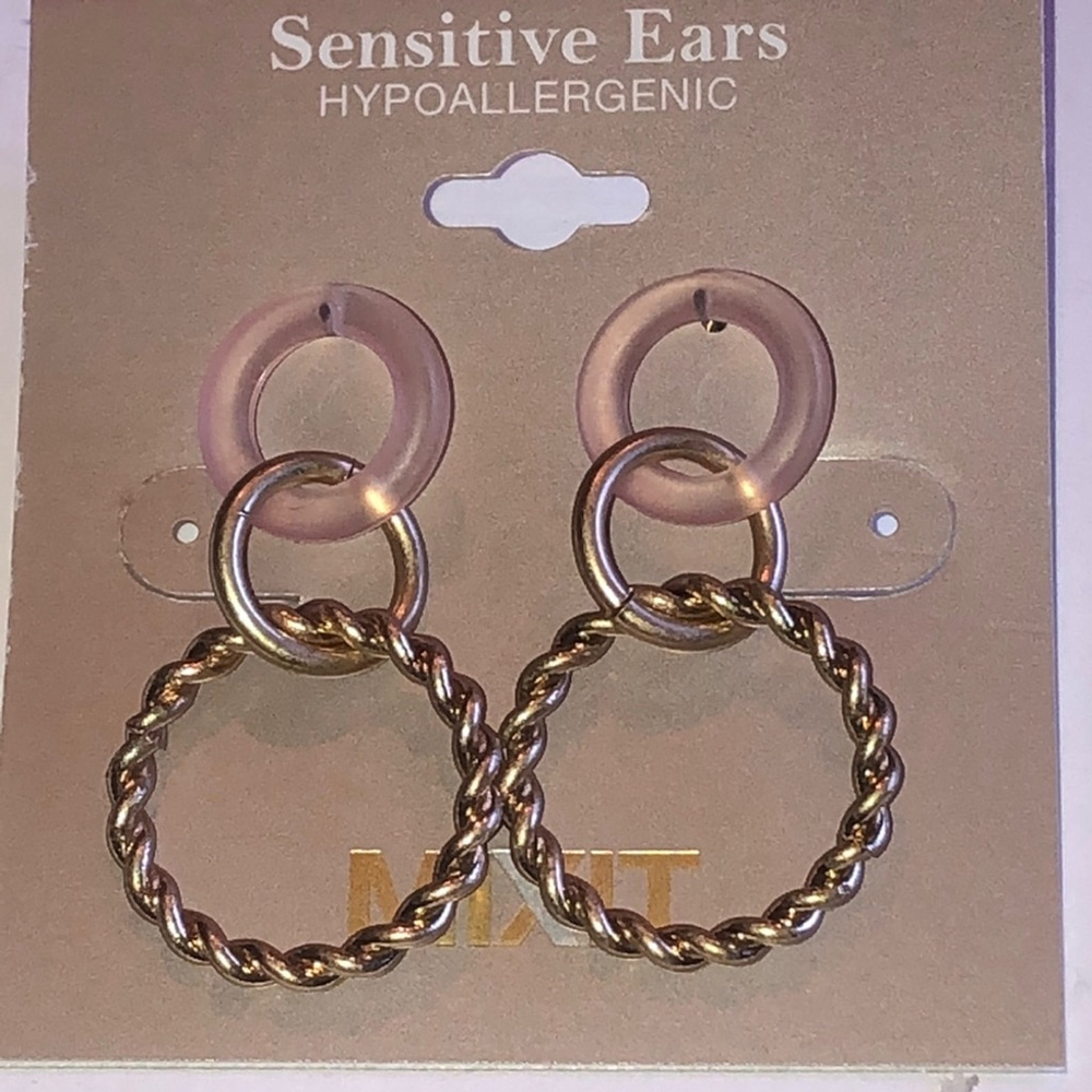 Mix It Gold Tone Frosted Pink Dangling Boho Earrings